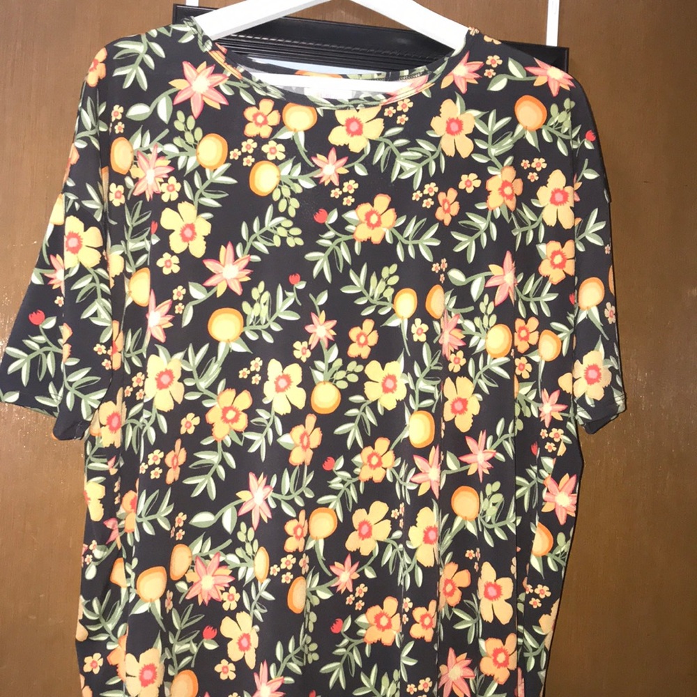 LUlaROE XS size ladies top
